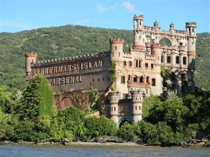 8 Surprisingly Incredible Castles In America You Need To Visit