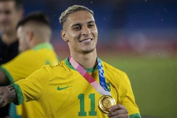 Alvin Martin (Soccer Player) - Age, Birthday, Bio, Facts, Family, Net Worth, Height & More