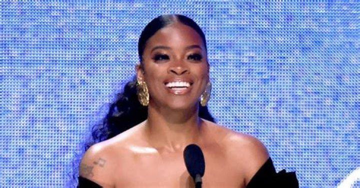 Ari Lennox Dons A Helmet At Her Show After Bottle-Throwing Incident