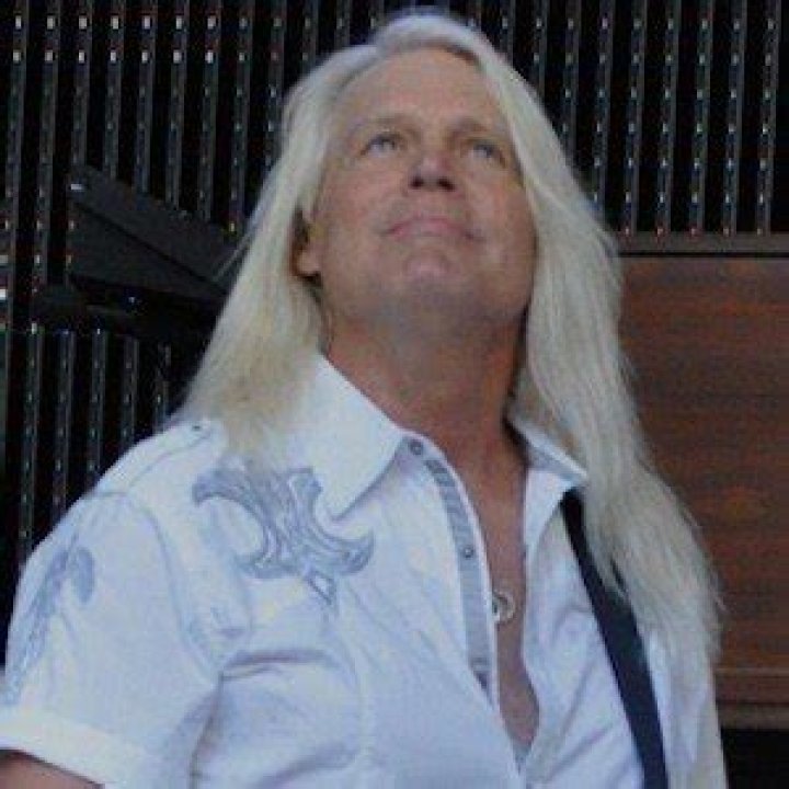 Bruce Hall (Bassist) - Age, Birthday, Bio, Facts, Family, Net Worth, Height & More