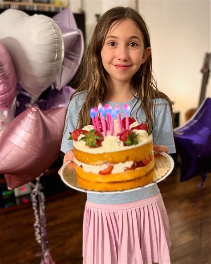 Ellen Alaverdyan (Bassist) - Age, Birthday, Bio, Facts, Family, Net Worth, Height & More