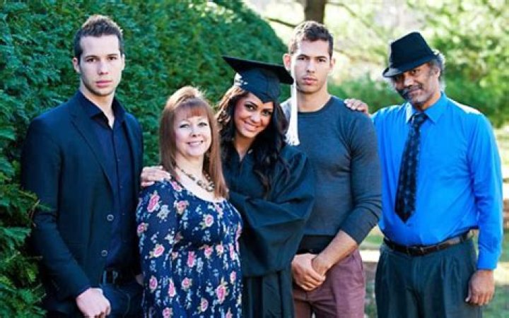 How rich is Evan Ross?