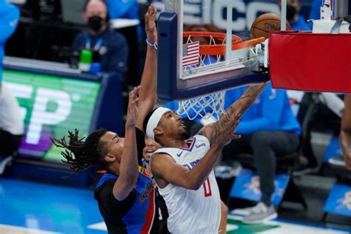 How tall is Jay Alvarrez?