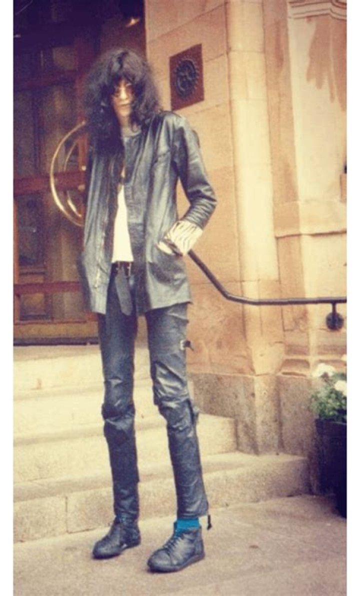 How tall is Joey Ramone