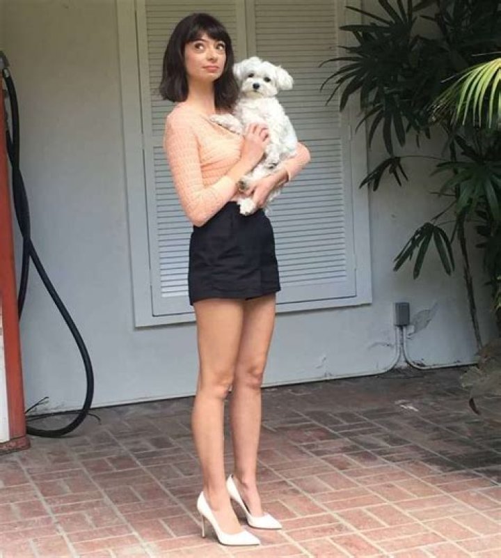 How tall is Kate Micucci