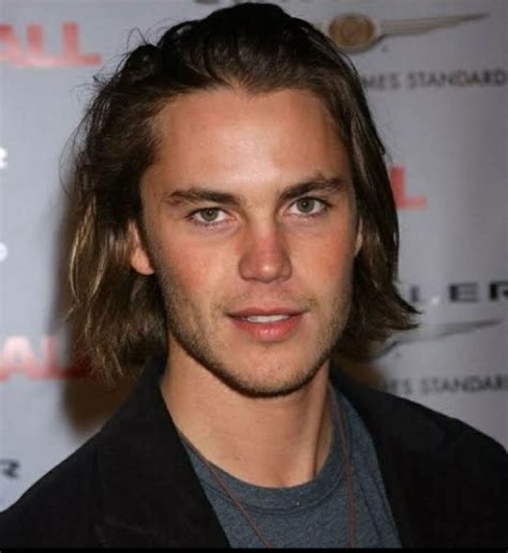 How tall is Taylor Kitsch
