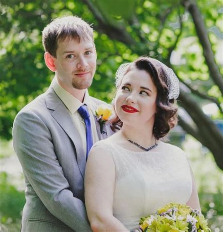 Is Lindsay Ellis married?