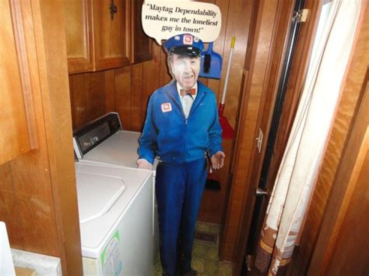 Is Mike Rowe the Maytag guy?