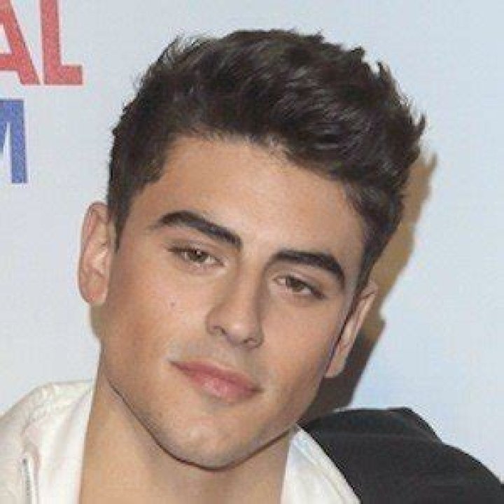 Jack Gilinsky (Pop Singer) - Age, Birthday, Bio, Facts, Family, Net Worth, Height & More