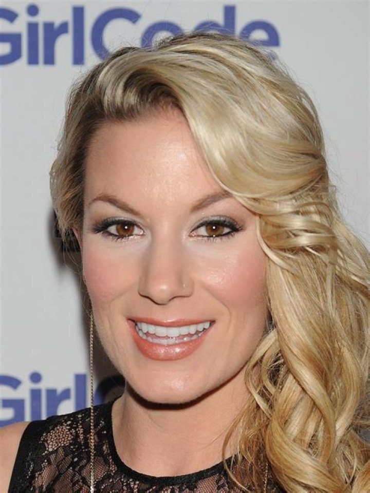 Jessimae Peluso (Comedian) - Age, Birthday, Bio, Facts, Family, Net Worth, Height & More