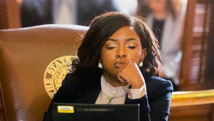 Kim Hill Biography, Age, Height, Husband, Net Worth, Family