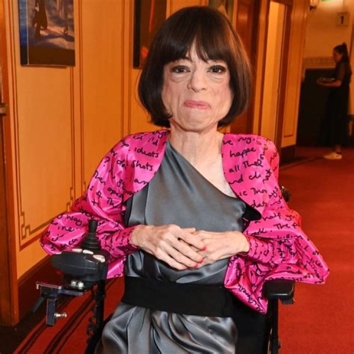 Liz Carr (TV Actress) - Yaş, Doğum Günü, Biyo, Gerçekler, Aile, Net Değer, Boy ve Daha Fazlası