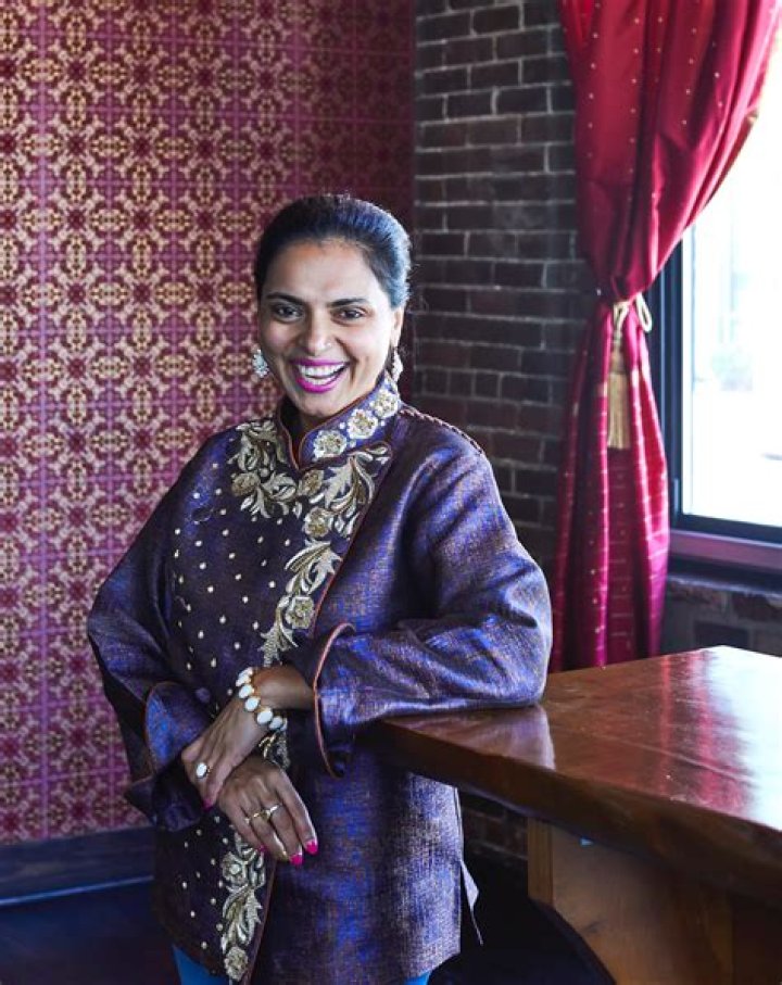 Maneet Chauhan sở hữu những gì?