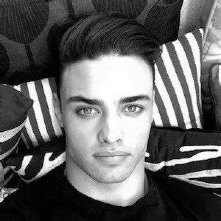 Matt Harnacke (Model) - Age, Birthday, Bio, Facts, Family, Net Worth, Height & More