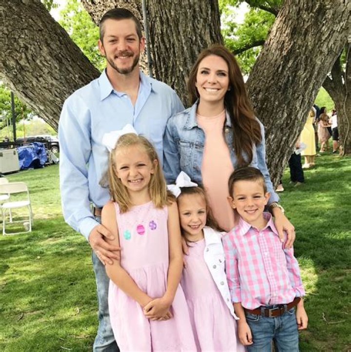 Meredith Carriker (Blogger) - Age, Birthday, Bio, Facts, Family, Net Worth, Height & More