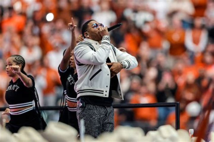 Nelly Does A Ja Rule Impression While Joining Ashanti On Stage