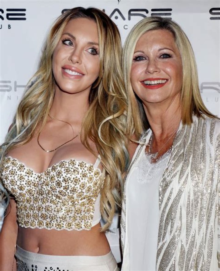 Plastic Surgery?See Olivia Newton-John’s Daughter’s Chloe Lattanzi’s Complete Transformation!