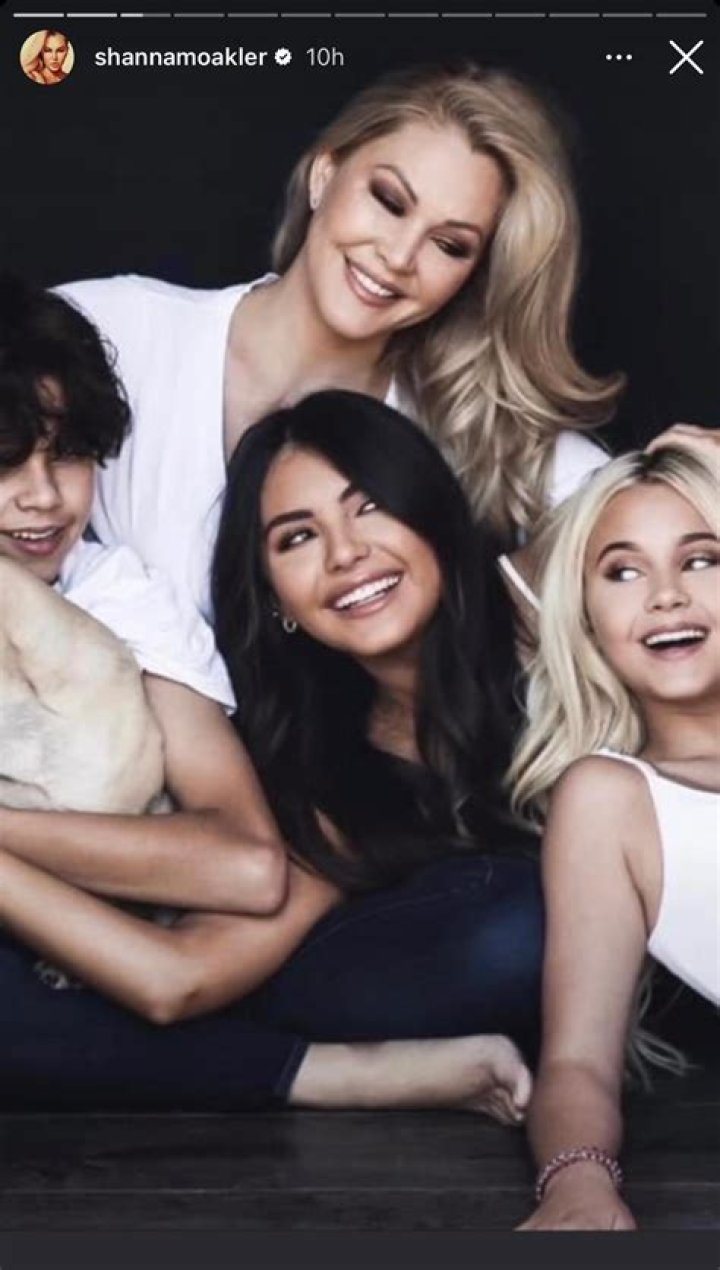 Shanna Moakler’s Ex Oscar De La Hoya Sends Love to Travis Barker Amid Feud: ‘Bro, You’re Cute’