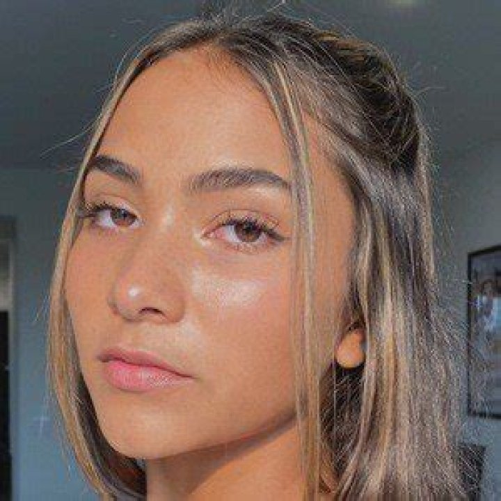 Sienna Mae Gomez (TikTok Star) - Age, Birthday, Bio, Facts, Family, Net Worth, Height & More