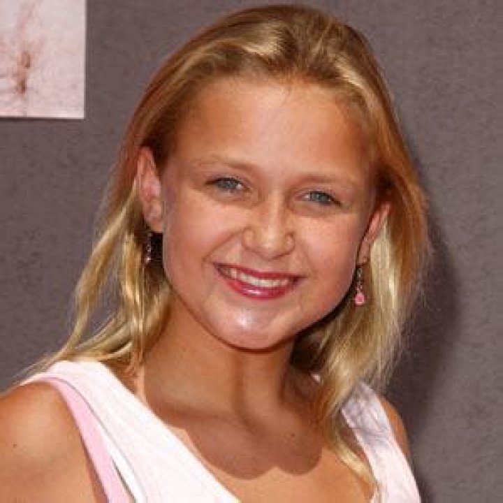 Skye McCole Bartusiak (Movie Actress) - Age, Birthday, Bio, Facts, Family, Net Worth, Height & More