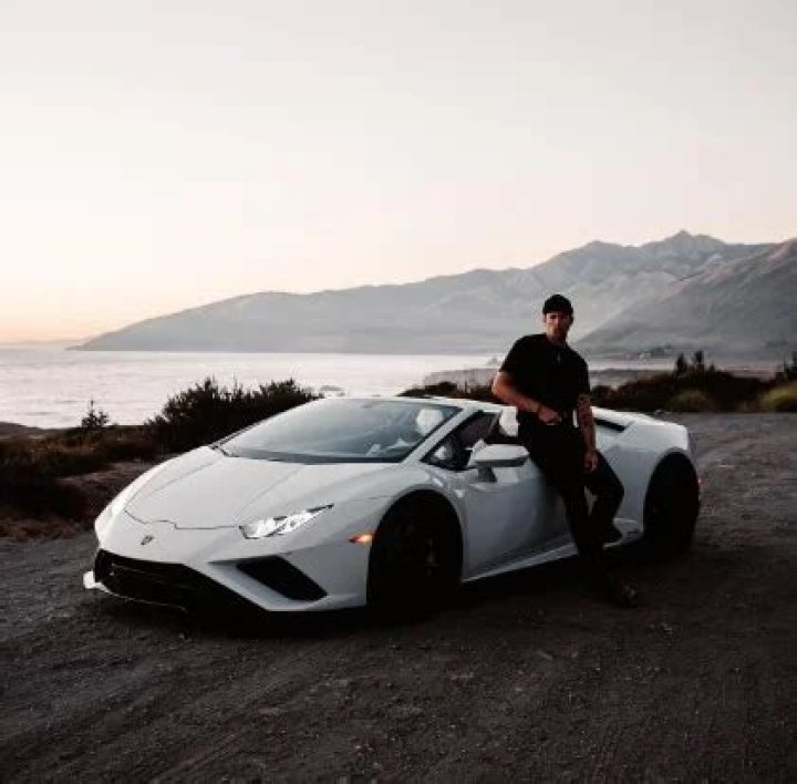 Tucker Doss Net Worth and Earnings