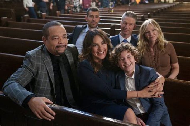 Who got shot at the end of season 17 episode 5 SVU?